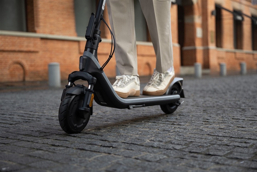 Elektrická kolobežka Segway E2 EII antracitová farba Elektrická kolobežka Segway E2 EII antracitová farba