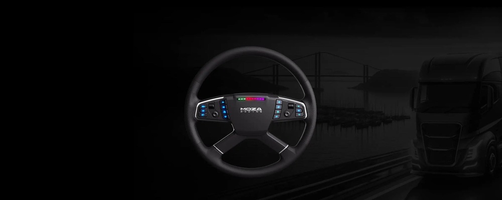 Volant Moza Racing TSW (PC) hliník Predný záber na volant Moza Racing TSW s obrázkom nákladného vozidla na zatmavenom pozadí.