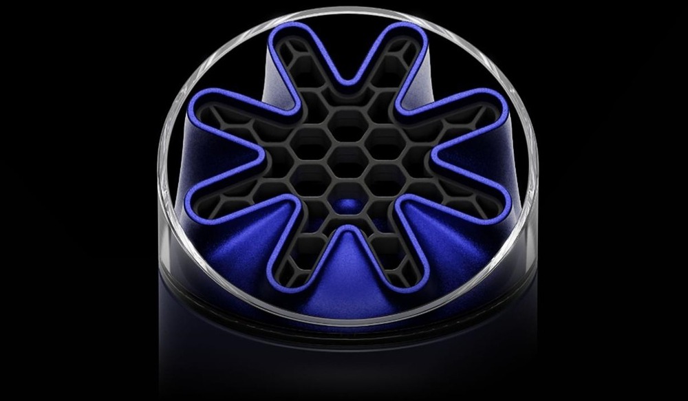 Ventilátor Dyson HushJet™ Mini Cool atramentovo modrá atramentovo modrá Detailný pohľad na revolučnú trysku v tvare hviezdy, ktorou ticho prúdi svieži vzduch.