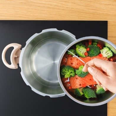 Tlakový hrniec Tefal Clipso Minut Natural P4624972, 9 l nerez/béžový