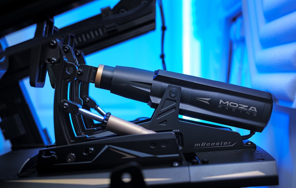 Pedále Moza Racing CRP2 + mBooster Pedal Set ponúka nastaviteľný pedál plynu aj brzdy
