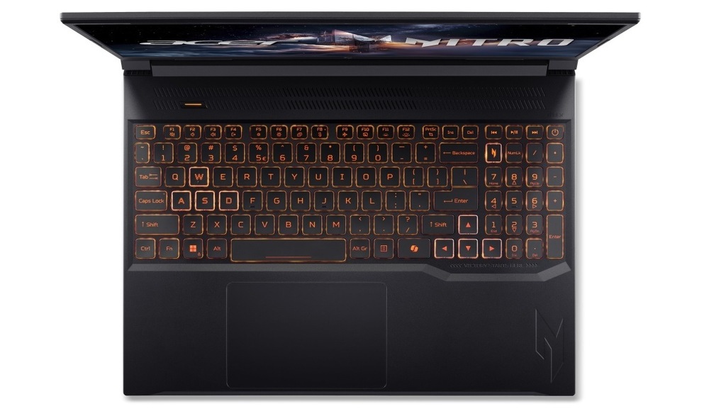 Notebook Acer Nitro V 16 (ANV16-72-72GC) čierny Pohľad zhora na oranžovo podsvietenú klávesnicu notebooku Acer Nitro V 16 (ANV16-72-72GC)