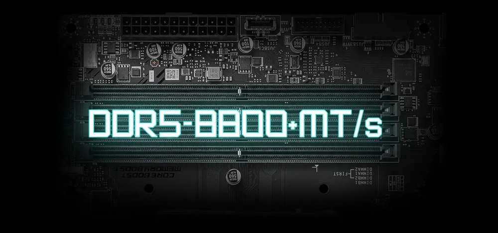 Základná doska MSI B860M GAMING PLUS WIFI Detail základnej dosky počítača s dvoma slotmi pre pamäť RAM. Text „DDR5-8800+ MT/s“ jasne svieti neónovo modro.