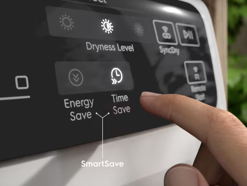 Ovládací panel sušičky Electrolux s tlačidlami pre funkciu SmartSave.