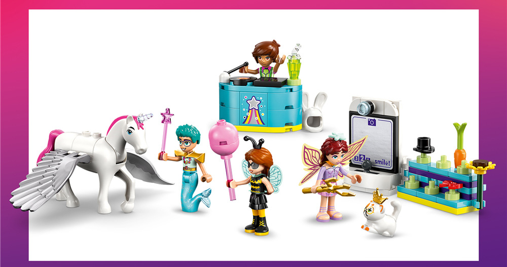 Autumn, Olly, Leo a Paisley môžu vďaka rôznym kostýmom meniť svoje role a spolu s prezlečenými zvieratkami LEGO Friends rozohrávať rozprávkové dobrodružstvá.