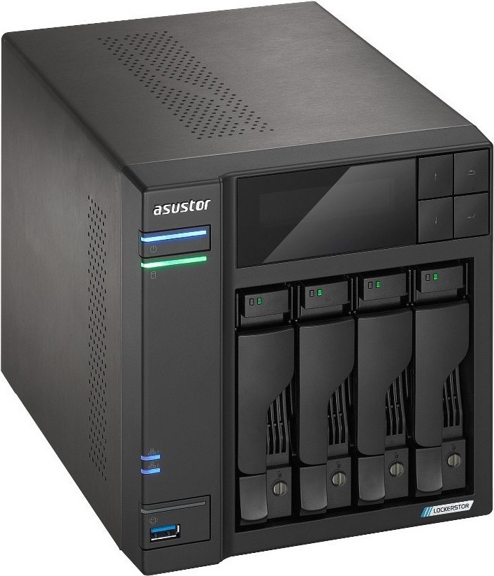 Sieťové úložisko Asustor Lockerstor 4 Gen2+ AS6704T v2 čierne Čierne štvoršachtové NAS Asustor Lockerstor z bočného predného pohľadu. Vpredu sú štyri výsuvné sloty pre disky, displej s ovládacími tlačidlami, logo Asustor, farebné stavové kontrolky a modrý USB port.