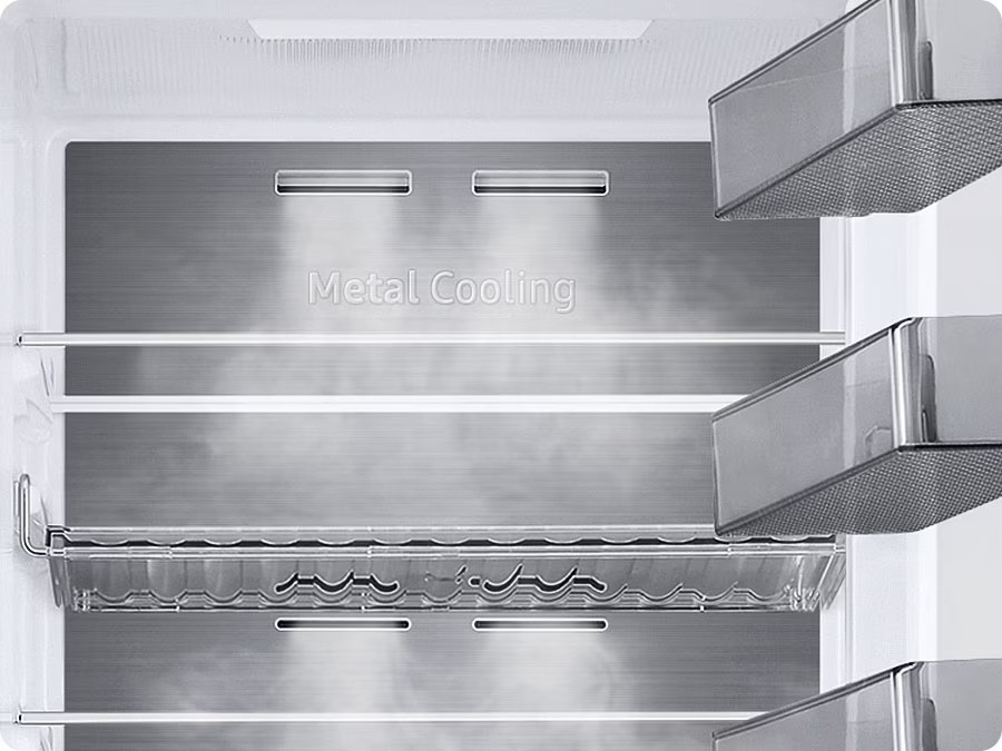 Kovový panel Metal Cooling chladničky Samsung RB38C705DWW/EF