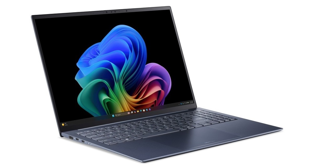 Notebook Acer Swift Edge 16 AI (SFE16-I51-92L1) modrý Otvorený a zapnutý notebook Acer Swift Edge 16 AI (SFE16-I51-92L1) otočený doprava