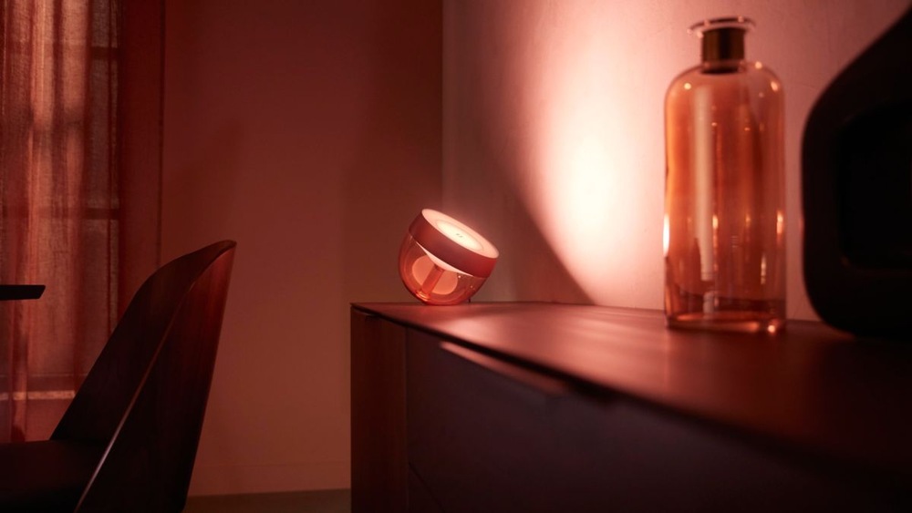 Stolná lampa Philips Hue Iris Gold Special Edition zlatá Stolná lampa Philips Hue Iris Gold Special Edition zlatá