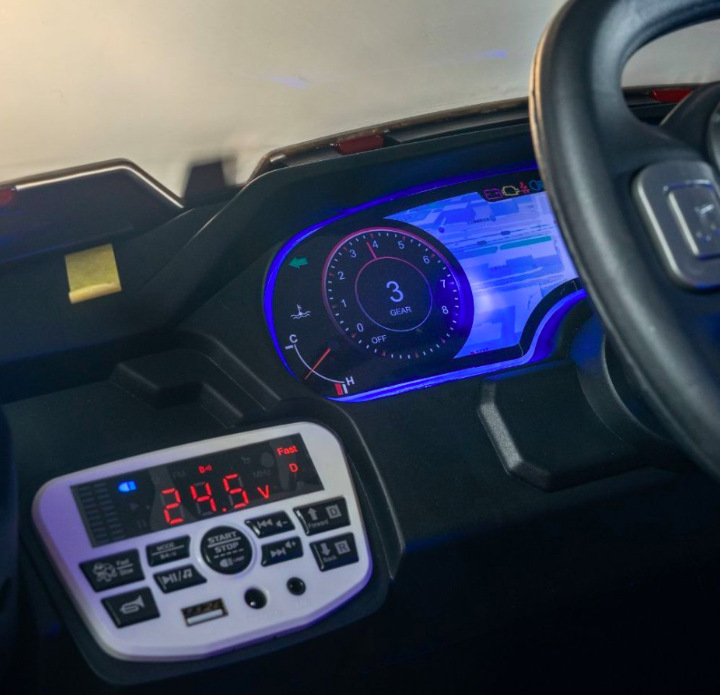 Elektrické autíčko Bluetouch off-road červený Ovládací panel autíčka BLUETOUCH s displejom, Bluetooth a USB prehrávaním hudby