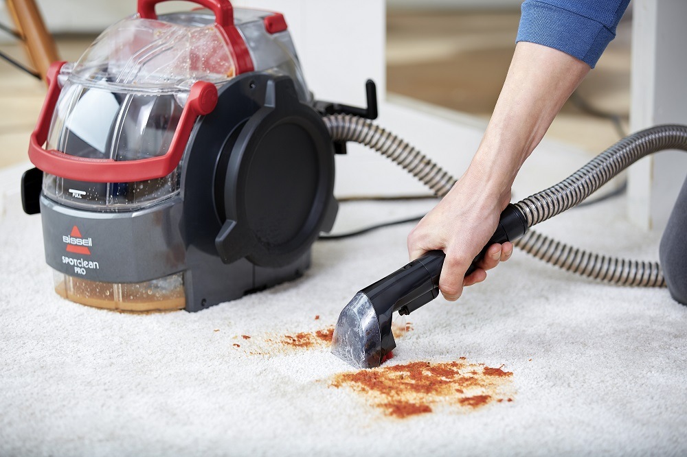Tepovač kobercov Bissell 1558N SpotClean Professional čierny/červený Tepovač kobercov Bissell 1558N SpotClean Professional čierny/červený
