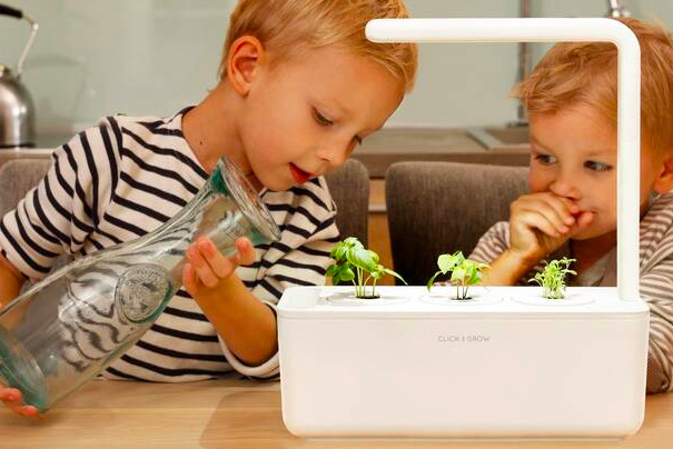 Chytrý kvetináč Click and Grow Smart Garden 3 - biely