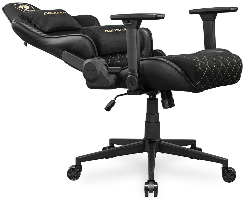 Herná stolička Cougar Armor One V2 F v maximálnom náklone s viditeľným mechanizmom nastavovania polohy