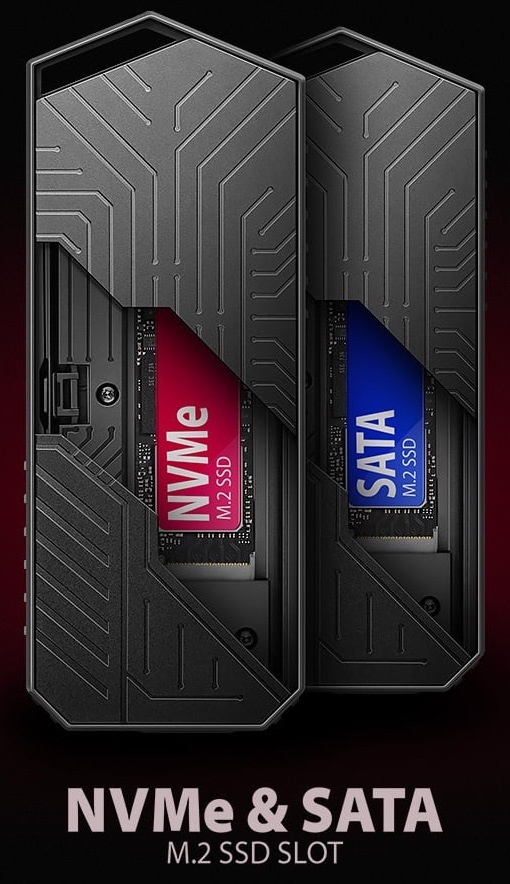 Na obrázku sú dva čierne externé boxy AXAGON pre M.2 SSD postavené vedľa seba. Obaja majú výrazný hranatý herný dizajn s reliéfnym vzorom na povrchu a uprostred čiastočne odkrytý disk. Ľavý box ukazuje červeno označený NVMe M.2 SSD, pravý modro označený SATA M.2 SSD. Dole je anglický nápis, ktorý zdôrazňuje podporu oboch typov diskov.