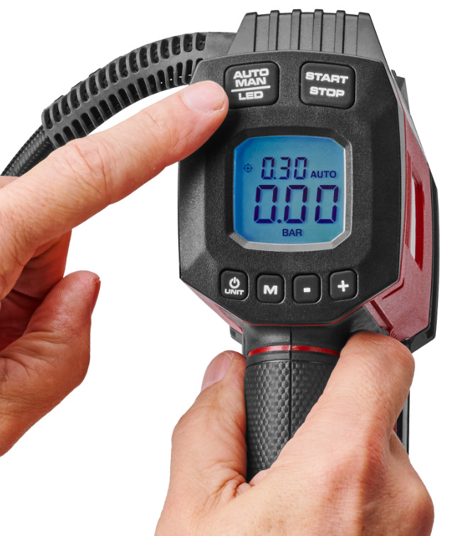 Kompresor Einhell Expert CE-CC 18/23 D Li-Solo (bez baterie) Digitálny manometer kompresora Einhell Expert CE-CC 18/23 D Li-Solo s tlačidlami Auto Man LED a Start Stop
