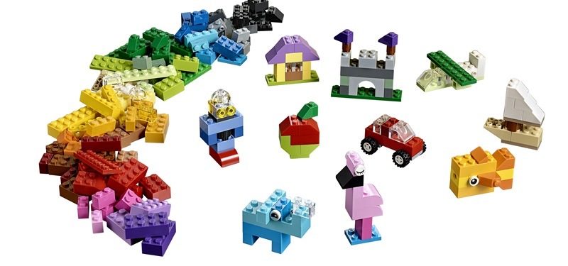 Stavebnica LEGO® Classic 10713 Kreatívny kufrík Kompaktný kufrík uľahčuje prenášanie stavebnice, zatiaľ čo návody pomáhajú deťom postupne prejsť k vlastnej tvorbe.
