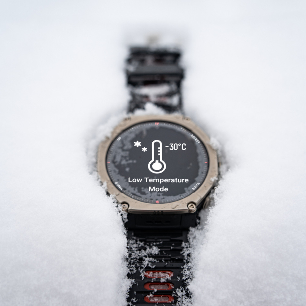 Chytré hodinky Amazfit T-Rex Ultra 2 v snehu