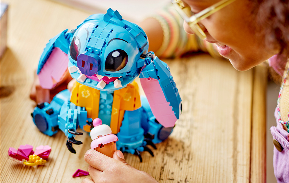 Stavebnica LEGO® │ Disney 43249 Stitch Stavanie zo 730 dielikov LEGO ponúka školákom od 9 rokov kreatívny projekt s pomocou aplikácie LEGO Builder.