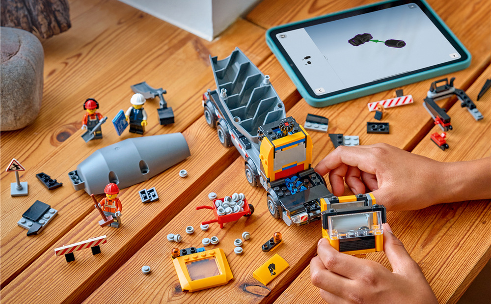 Stavebnica LEGO® City 60478 Míchačka Miešačku je možné prepojiť s ďalšími modelmi LEGO City a pomocou aplikácie LEGO Builder si uľahčiť stavanie.