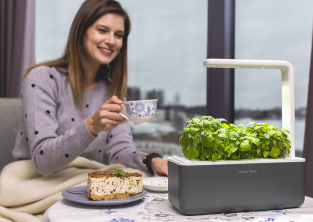 Inteligentný kvetináč Click and Grow Smart Garden 3 sivý Chytrý kvetináč Click and Grow Smart Garden 3 - šedý