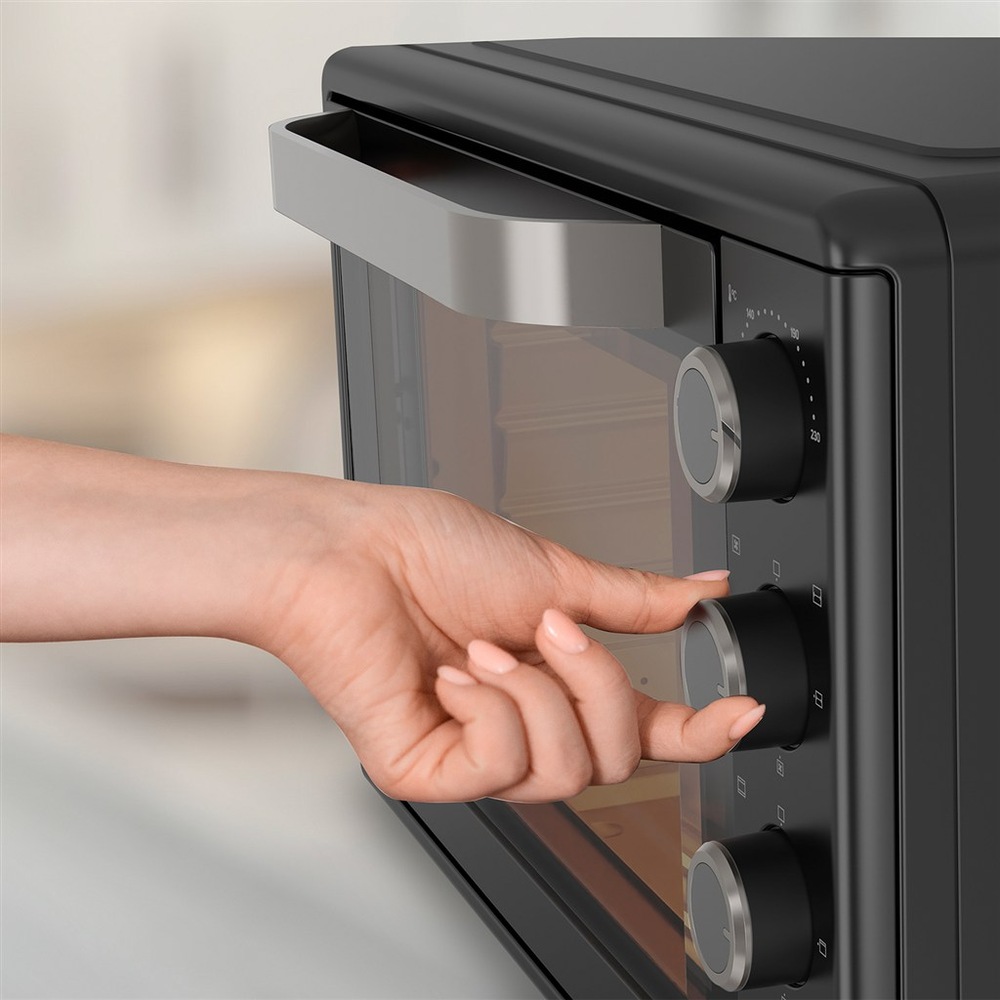 Rúra disponuje príkonom 1 500 W a objemom 30 litrov.