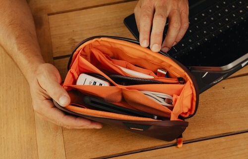 Puzdro Peak Design Tech Pouch Small 1L vínovej Puzdro Peak Design Tech Pouch Small 1L vínovej