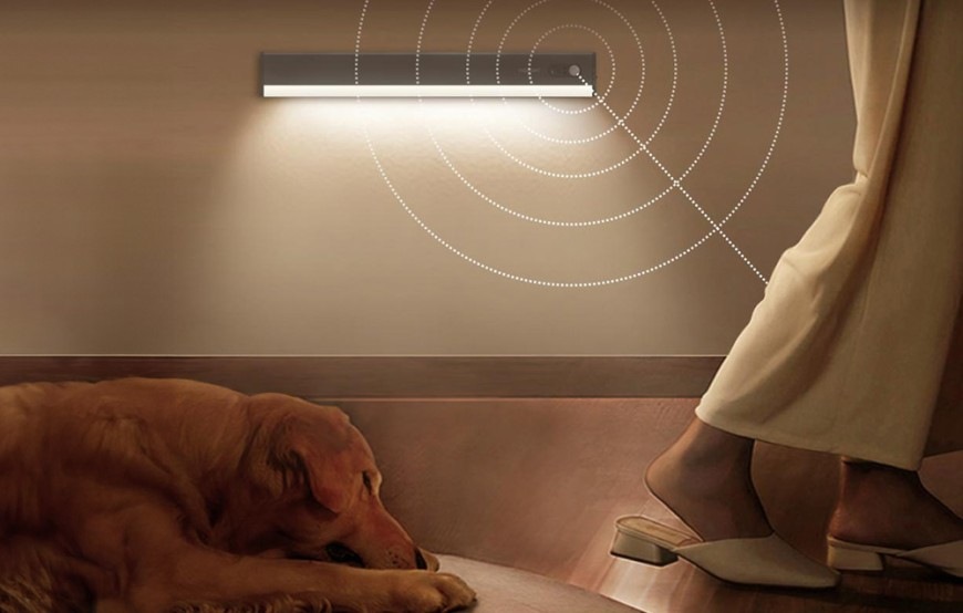 Svietidlá Yeelight Ultratenká do skrine s pohybovým senzorom A50 čierne Ultratenké svietidlo Yeelight do skrine s pohybovým senzorom A50 inštalované v interiéri