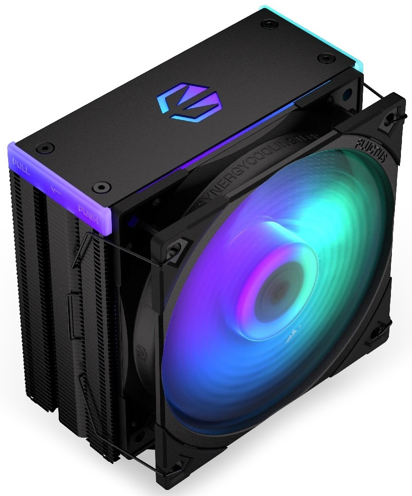 Na obrázku je chladič CPU ENDORFY Fera 5 Black ARGB - vežový vzduchový chladič pre procesor. Vpredu je veľký ventilátor, ktorý na fotke svieti dúhovými farbami (ARGB) a vytvára kruhový svetelný efekt. Za ventilátorom je vysoký blok čiernych kovových rebier (radiátor), ktorý odvádza teplo. Hore je plochý čierny kryt s logom, okolo jeho okrajov tiež presvitá tenká farebná linka podsvietenia. Celé zariadenie pôsobí ako kompaktná čierna „veža“ s farebne svietiacim čelom.