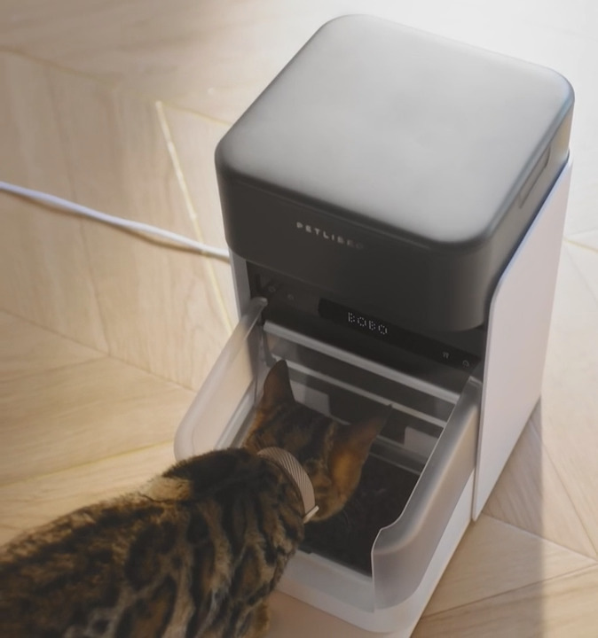 Inteligentný podávač Petlibro RFID s obojkom 3 l čierne/biele Inteligentný podávač Petlibro RFID s obojkom 3 l čierne/biele