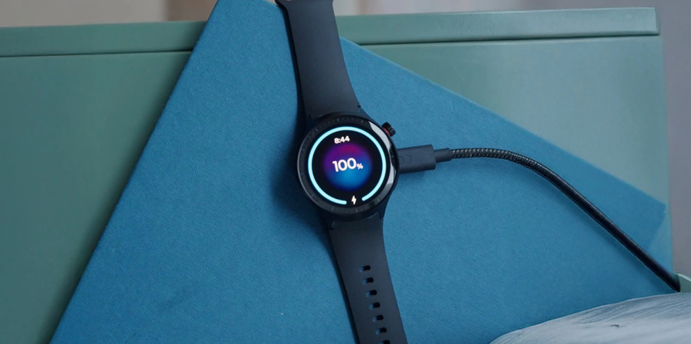 Inteligentné hodinky Motorola Moto Watch čierne Nabíjanie hodiniek Motorola Moto Watch