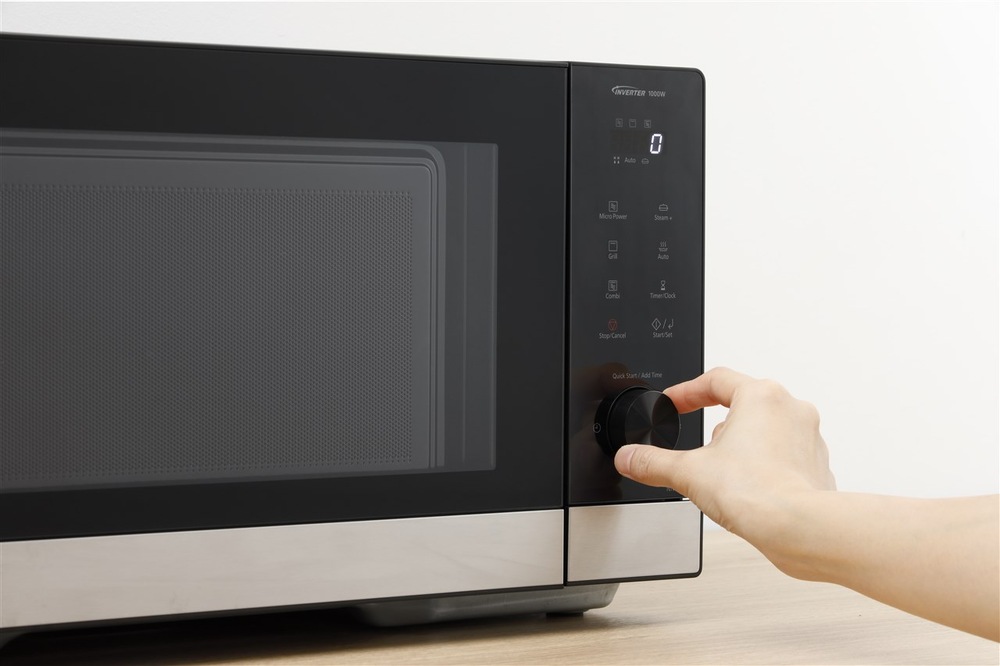 Mikrovlnná rúra Panasonic NN-GD38QSEPG sivá Mikrovlnná rúra Panasonic NN-GD38QSEPG sivá