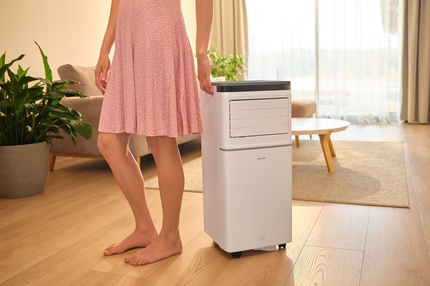 Mobilná klimatizácia Sencor SAC MT8042C Wi-Fi, 8 000 BTU/h biela Mobilná klimatizácia Sencor SAC MT8042C Wi-Fi s kompaktným dizajnom a kolieskami umožňuje ľahké premiestnenie medzi miestnosťami a zaisťuje pohodlné chladenie domácnosti počas horúcich dní.