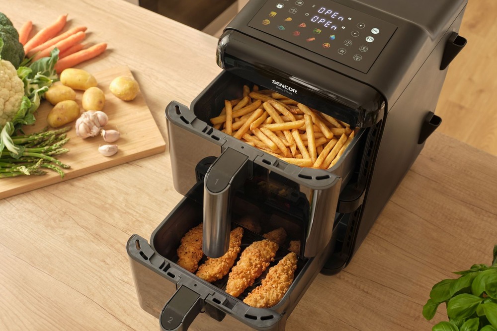 Teplovzdušná fritéza Sencor SFR 1260BK pripravuje 2 pokrmy súčasne