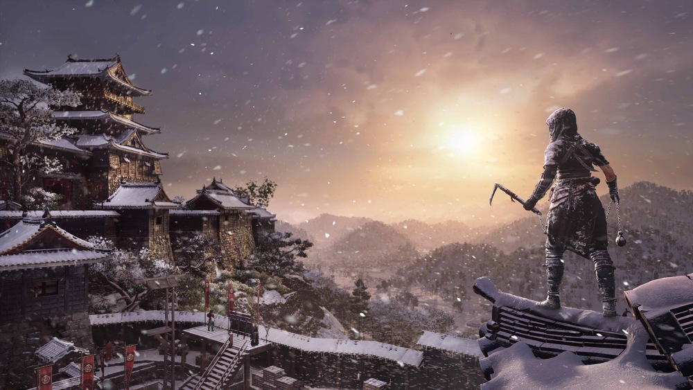Obrázok z hry Assassin's Creed Shadows. Hlavná postava stojí v dramatickej póze na streche domu zasneženého japonského mesta.