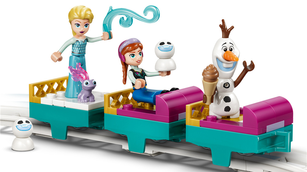 Stavebnica LEGO® │ Disney Ledové království 43281 Elsin ledový palác a jízda na sněhu Elsa, Anna, Olaf, Bruni a traja snehuliaci si užijú jazdu po kruhovej dráhe s tromi saňami.