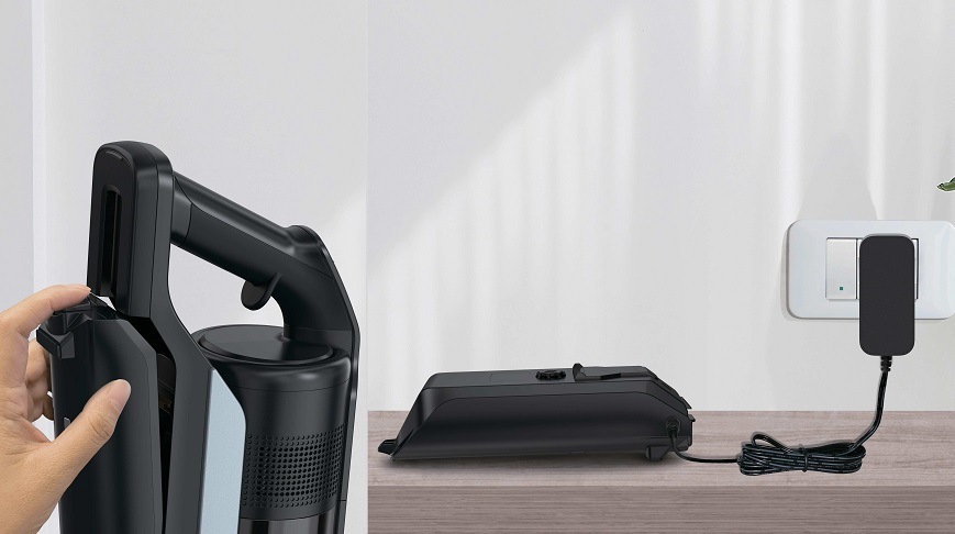 Tyčový vysávač Hoover HF610H 011 čierny/sivý HOOHF610H011 vybratie batérie a jej nabíjanie