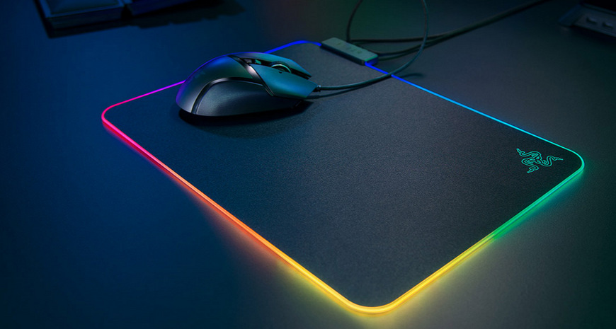 Podložka pod myš Razer Firefly V2, 35,5 x 25,5 cm čierna Podložka pod myš Razer Firefly V2, 35,5 x 25,5 cm čierna