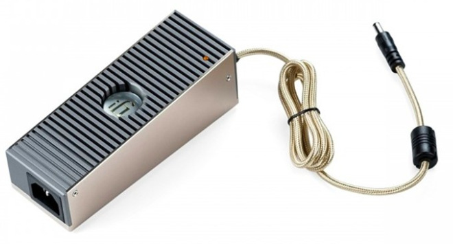 iFi SilentPower iPower Elite 24V napájací zdroj v hliníkovom tele so zlatým DC káblom