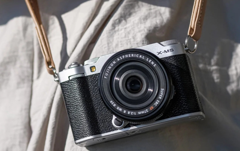 Fujifilm X-M5 váži len 355 g