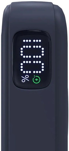Powerbank ADAM Elements VIONTA C2 Pro 8-in-1 10000 mAh tmavo modrá farba Detail LED displeja powerbanky Adam Elements zobrazujúce stav nabitia v percentách.