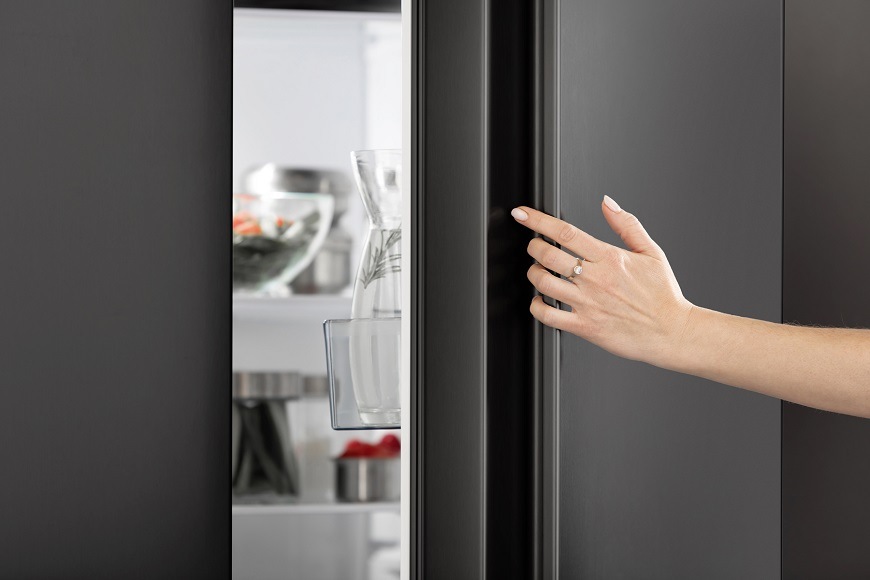 Americká chladnička Hisense RF749N4SWFE, čierna, Dverný alarm