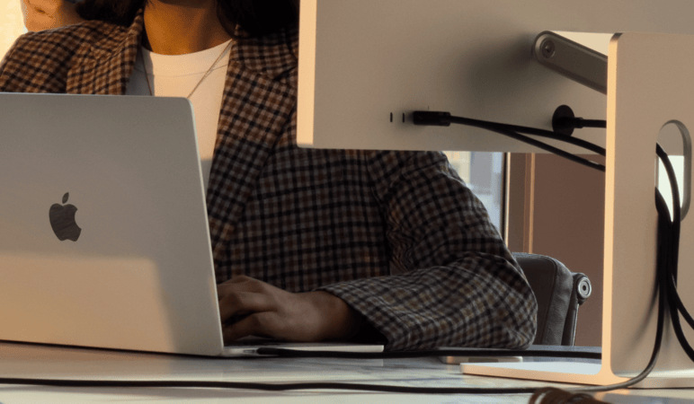 Apple Studio Display ponúkne hneď dva porty Thunderbolt 5″ width=