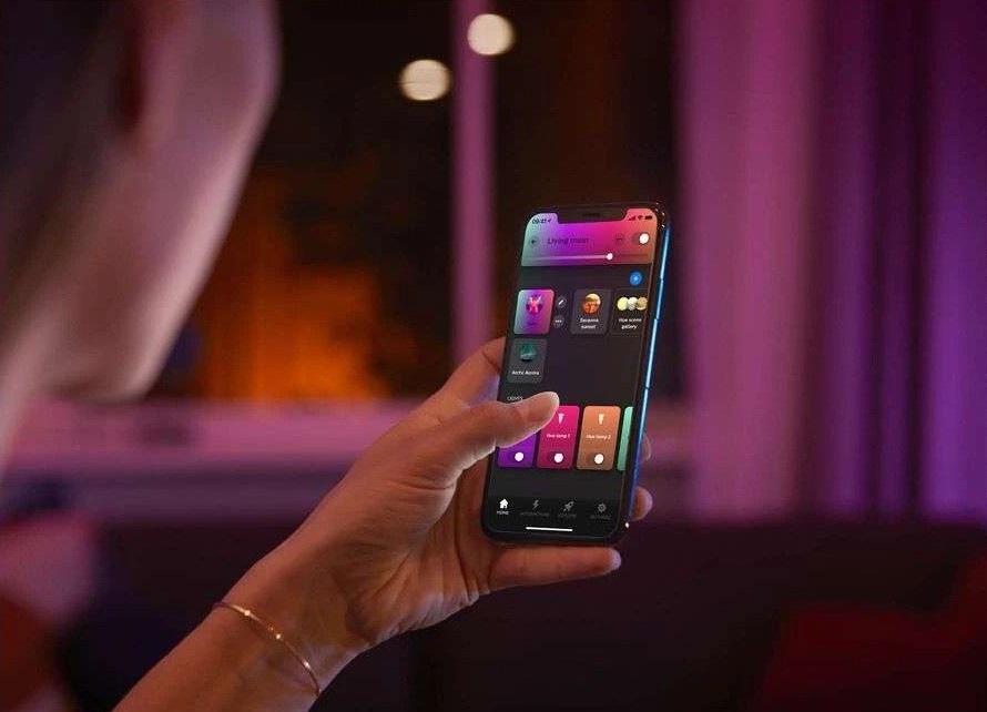Stolná lampa Philips Hue Go čierna