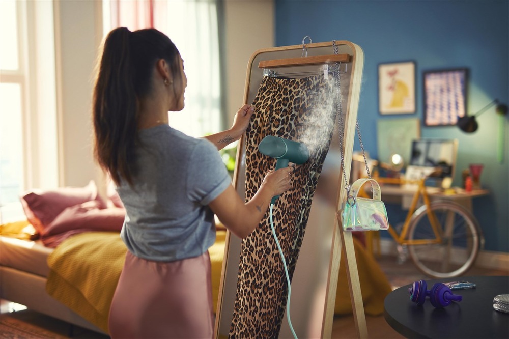 Ručný naparovač odevov Philips Series 3000 STH3020/70 zelený