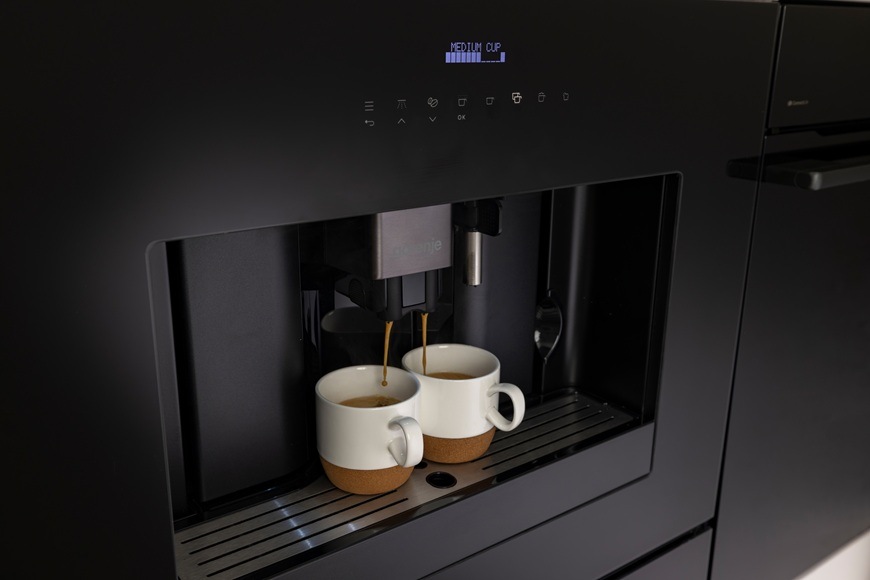 Espresso Gorenje G800 CM4G8BG čierna Kávovar Gorenje CM4G8BG je vybavený funkciou TwoCups, vďaka ktorej si pripravíte dve kávy naraz.