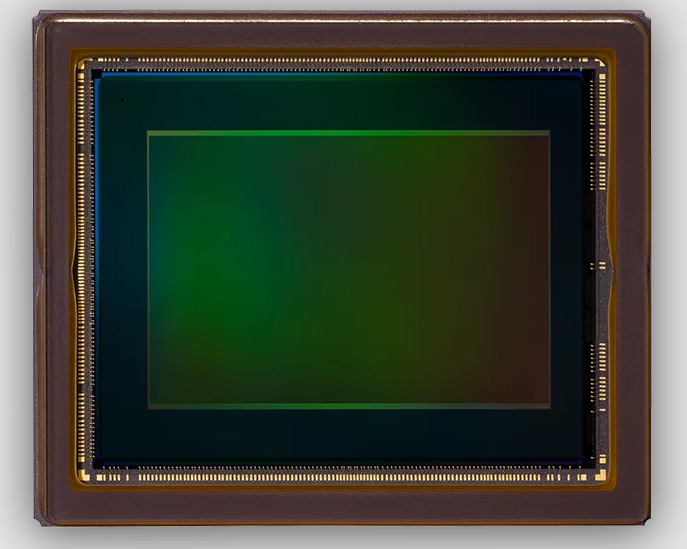 Fujifilm X-E5 sa opiera o špičkové výkony 40Mpx snímača