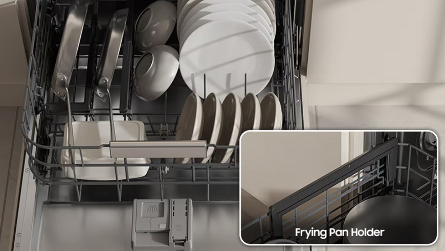 Umývačka riadu Samsung DW80H73WBB0U1 riad vo vnútri umývačky Samsung DW80H73WBB0U1 a detail držiaka panvíc