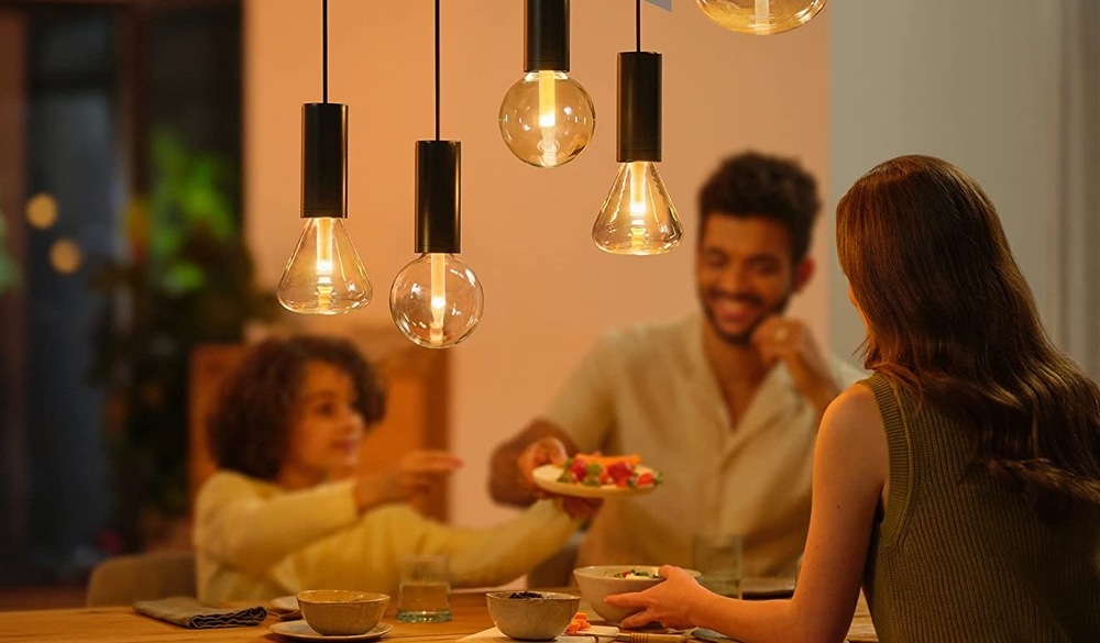 Inteligentná žiarovka Philips Hue Elipse, E27, 6,5W, White and Color Ambiance Inteligentná žiarovka Philips Hue Elipse, E27, 6,5W, White and Color Ambiance