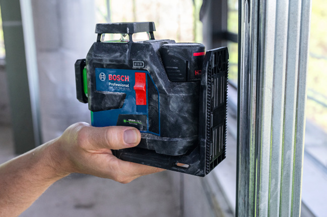 Čiarový laser Bosch Professional GLL 12V-100-33 CG