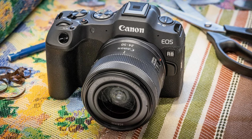 Digitálny fotoaparát Canon EOS R8, telo čierny